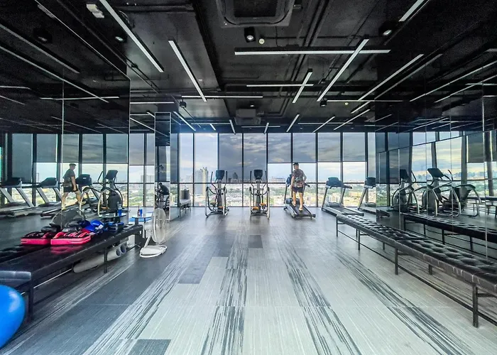 Near Bts Bearing L Rooftop Pool And Gym *