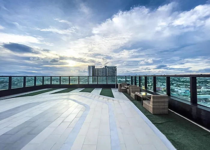 Apartment Near Bts Bearing L Rooftop Pool And Gym Bangkok