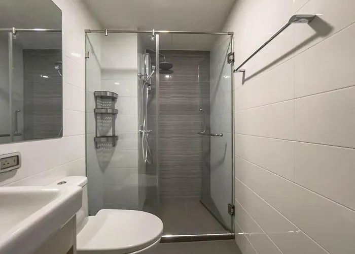 Near Bts Bearing L Rooftop Pool And Gym * Bangkok