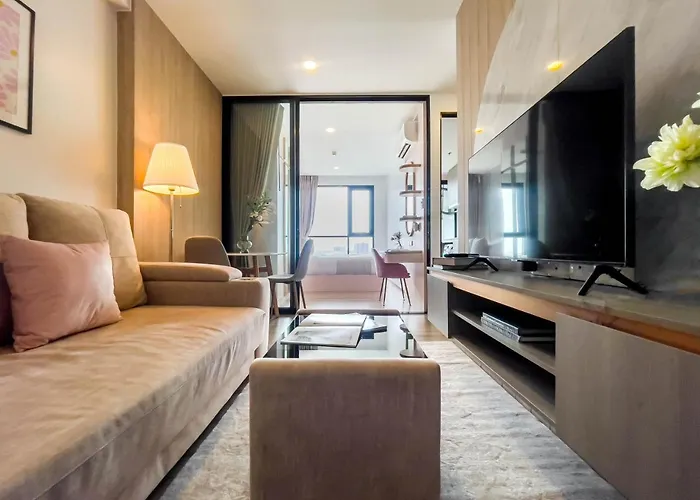 Near Bts Bearing L Rooftop Pool And Gym *