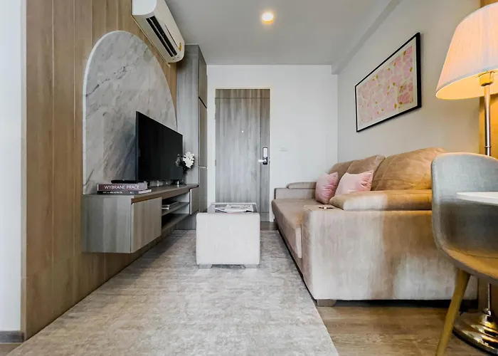 Near Bts Bearing L Rooftop Pool And Gym Apartment