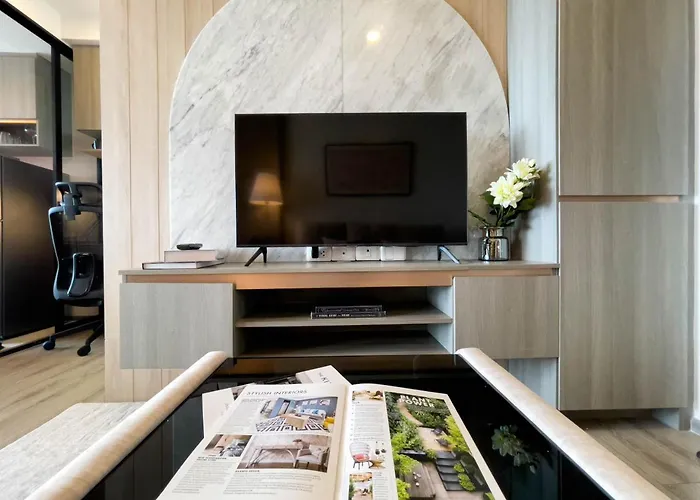 Apartment Near Bts Bearing L Rooftop Pool And Gym Bangkok