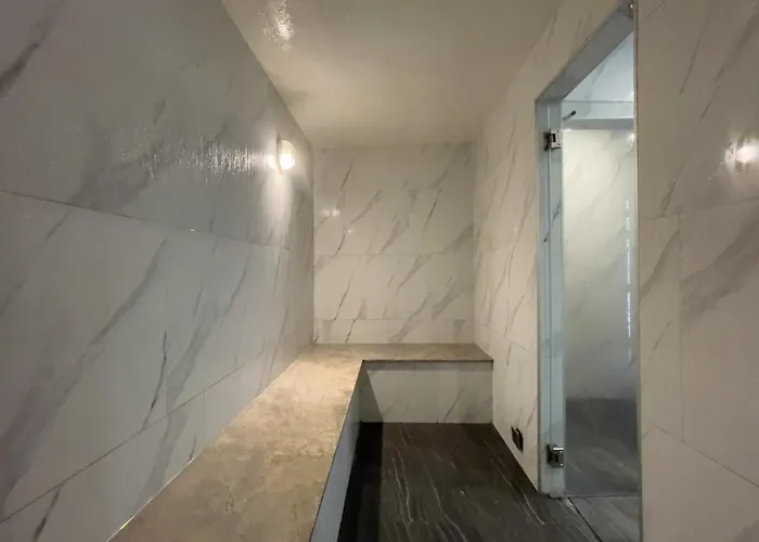 Apartment Near Bts Bearing L Rooftop Pool And Gym