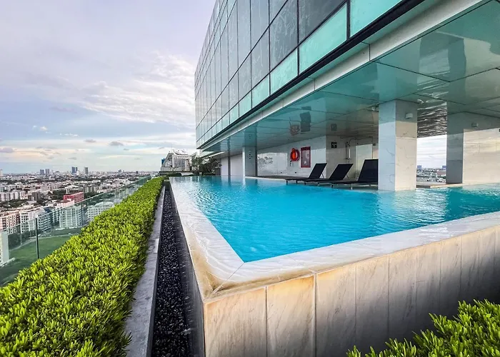Near Bts Bearing L Rooftop Pool And Gym Apartment