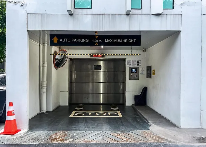 Apartment Near Bts Bearing L Rooftop Pool And Gym Bangkok